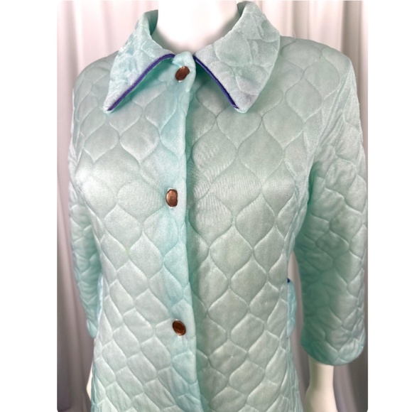 Vintage 60’s 70’s Long Quilted Bed Jacket in Soft Pastel Mint Green • Coat XS/S - Picture 10 of 10